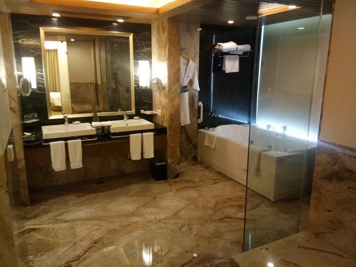 Radisson Blu Hotel, Nagpur Ngoại thất bức ảnh